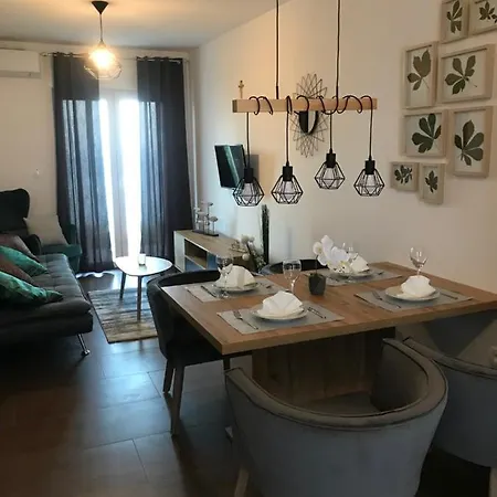Lovransko Blago Апартаменты *
